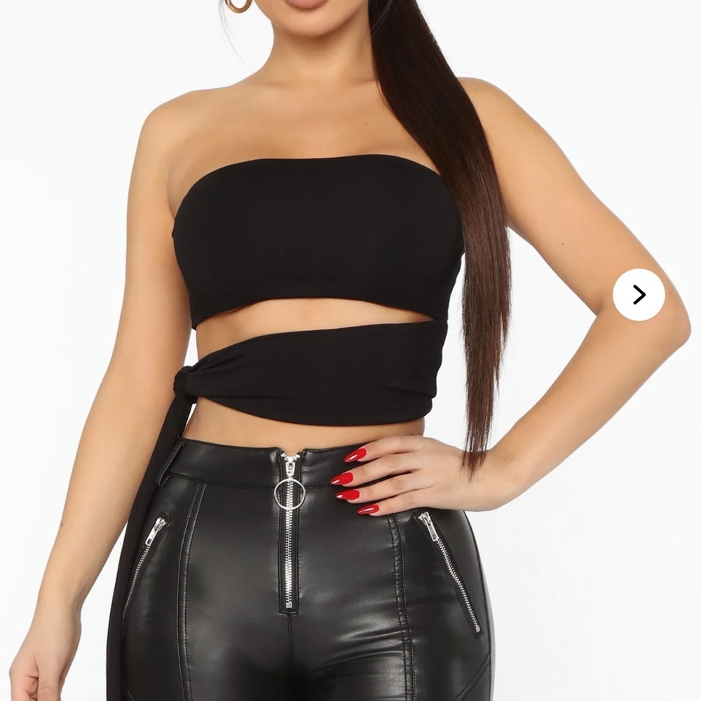 Chic Black Strapless Crop Top